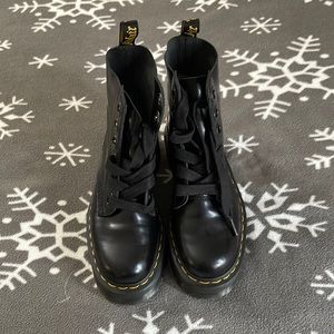 Dr. Martens Authentic